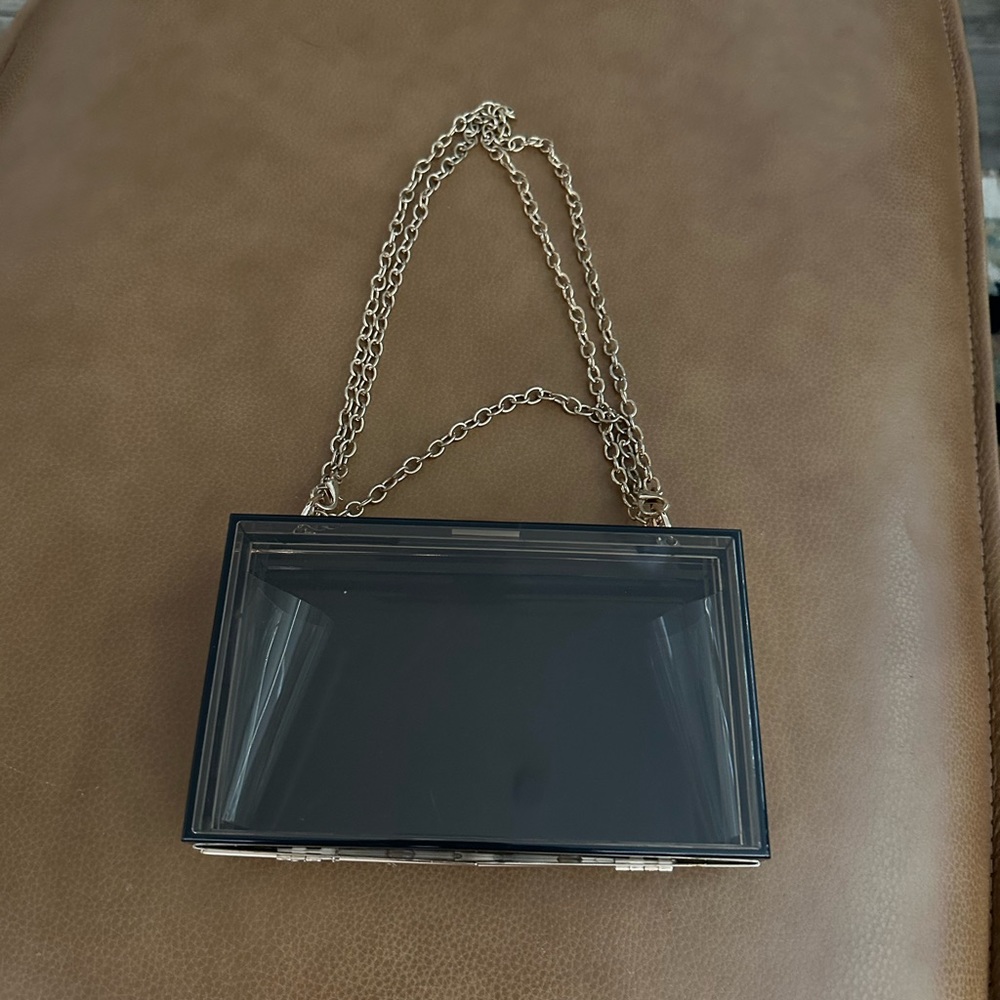 Clear lucite crossbody chain bag/clutch - Picture 4 of 7